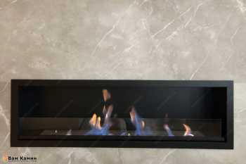 Биокамин в стене из мрамора